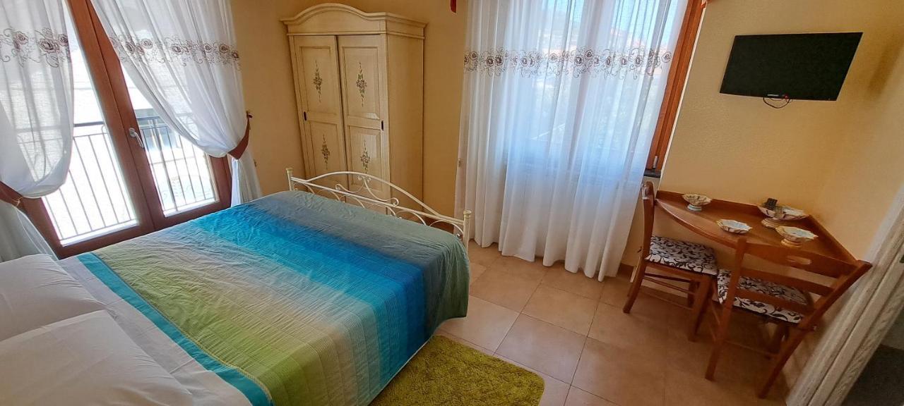 B&B Springs Of Gods Pianillo Bagian luar foto